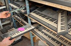 Felfedezés az elhagyatott Bontempi hangszerüzemben Olaszországban