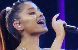Ariana Grande pert indított a kiadatlan dalait megszerző hekkerek ellen