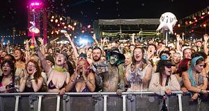 Egyszerre sivított fel a tűzvész-riasztás a Boomtownon