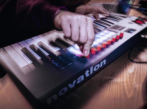 Novation bemutatta az FLkey 2-t, az FL Studio-ra szabott új generációs kontrollerét