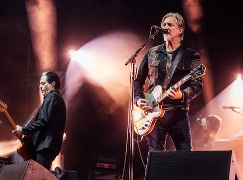 Queens Of The Stone Age újra elővette az Era Vulgaris mélyvágásait az európai turnérajton