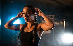 Gym-Rave: nappali techno-edzés Párizs Gare des Mines-ben