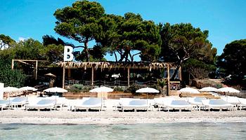 Romantikus tengerparti klubok Ibizán