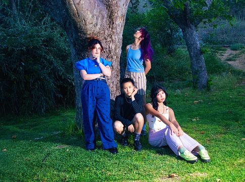 The Linda Lindas új lemeze jön, Hayley Williams a Closerben