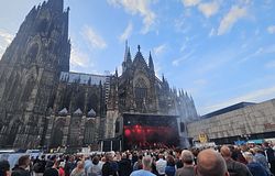 Faithless a Kölni Dómnál: emlékezés, új album és felejthetetlen élmények