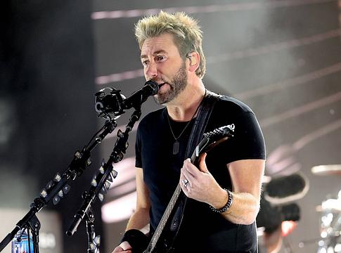 Chad Kroeger kaszinóban énekelte el a Rockstart egy rajongónak