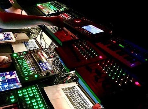 Újranyit a Holy Poly techno klub Osnabrückben – új koncepcióval és retró Arcade Roommal