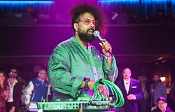 Reggie Watts koncertjei maradnak el a súlyos vádak után