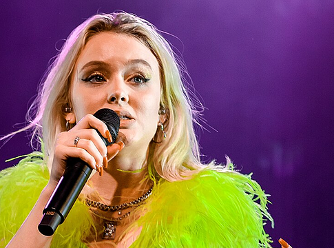 Zara Larsson az RCA Recordsnál folytatja pályafutását