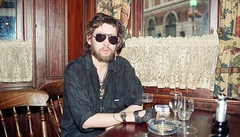 Shane MacGowan’s Pub érkezik New Yorkba a család áldásával