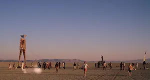 HBO július 9-án indítja a Burning Man-dokusorozatot – itt az előzetes