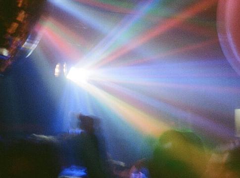 RUNWAY: az Egyesült Királyság első queer sátoros fesztiválja egy kifutópályán