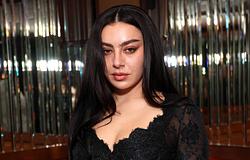 Charli XCX horrorfilmben debütál Takashi Miike rendezésében