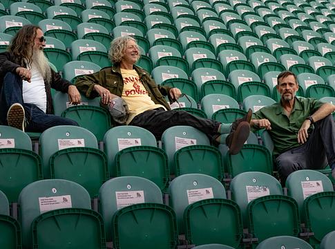 A Cast 2026-os brit turnéra indul a Yeah Yeah Yeah albummal