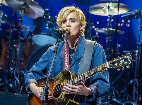 Brandi Carlile 2027-re halasztotta brit és európai turnéját