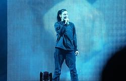 Lorde kilenc év után visszatért a Governors Ballra, és saját csavarral játszotta a „Girl, So Confusing”-et