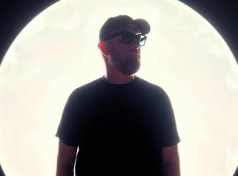 Claude VonStroke debütál a Crosstown Rebelsnél: megérkezett az atmoszférikus ‘Noche Clara’ EP