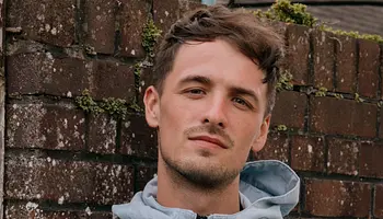 Ewan McVicar skót vb-indulót dobott ki: itt a Keep It Tribal