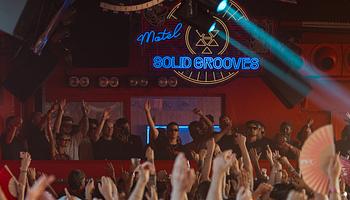 Telefonmentes bulikat vezet be a Solid Grooves a DC10-ben