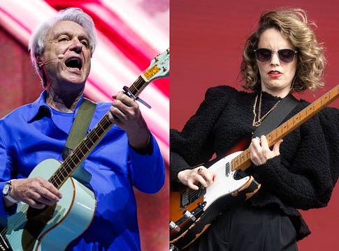 David Byrne meglepte Anna Calvi közönségét: két koncerten is közösen adták elő a Strange Weathert