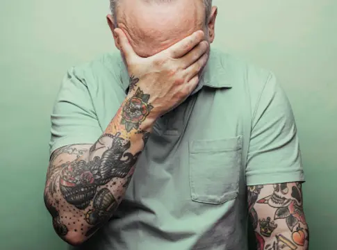 Tetoválás és látás: ritka, de súlyos szemgyulladást is okozhat a tinta