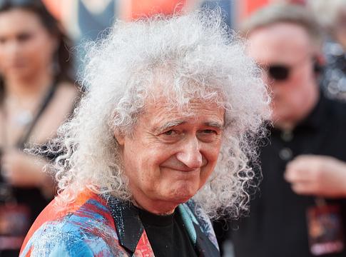 Brian May megmutatta, hogyan nézzük biztonságosan a napfogyatkozást