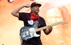 Tom Morello kemény üzenete Izraelnek: „Hagyjátok abba a gyerekek gyilkolását”