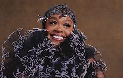 Jill Scott tíz év után új albummal tér vissza