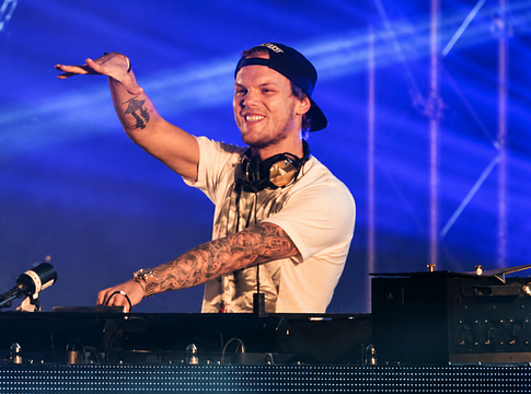 John Summit újra elővette Avicii „Seek Bromance” című klasszikusát