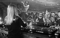 Miss Djax a backstage-biztonságért szólalt fel egy kölni incidens után