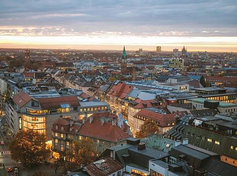 Tragédia Münchenben: halálos drogtúladagolás egy hotelszobában
