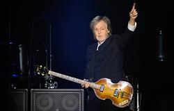 Gyanakvó szomszéd miatt módosul Paul McCartney kertje – új fát kér a tanács