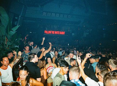 Jean-Michel Jarre először lép fel az ibizai Amnesia klubban