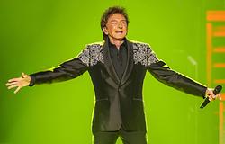 Barry Manilow halasztja májusi Las Vegas-i fellépéseit, de júniusra és júliusra bizakodó