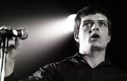 Ian Curtis: Insight – New Yorkban nyílik kiállítás a Joy Division frontemberének archívumából