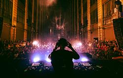 Armin van Buuren trance-főhadiszállássá változtatta Brooklyn Industry Cityjét