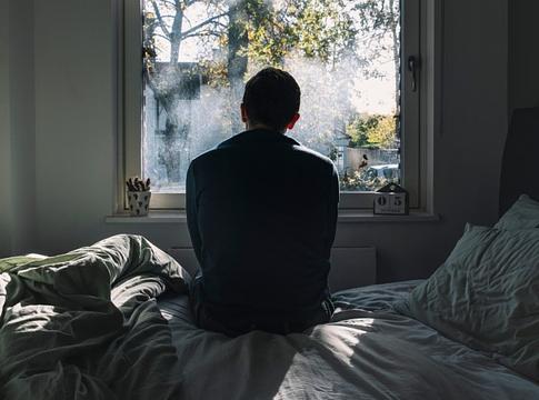 Miért maradnak tovább egyedül az okosabb emberek? Egy kutatás tanulságai