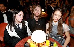 Billie Eilish vezette le bátyja, Finneas esküvőjét Kaliforniában