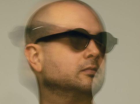 VICTOR Ruiz új száma, az Alone jelzi az irányváltást a készülő VICTOR album felé