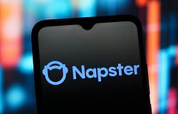 Hamis milliárdos befektetéssel szerezhetett részesedést a Napster tulajdonosában