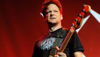 Jason Newsted elmondta: torokrák után „free and clear” – egy éve esett át a beavatkozáson