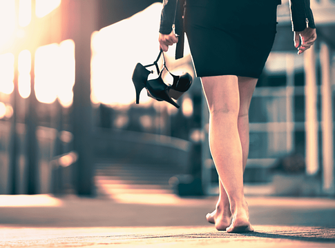 Cipő nélkül az irodában: új kísérlet a visszatérés megkönnyítésére