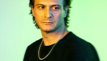 Alex Cecil új kislemeze: futurisztikus groove-ok a Bump Itben