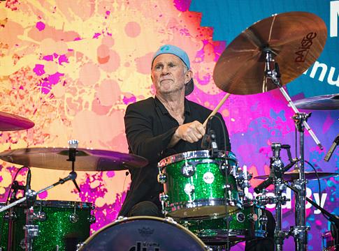 Chad Smith meglepetéstanárként jelent meg egy dobos osztályban