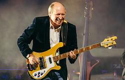 Hans Zimmer bírálta a Golden Globe-ot a filmzenei kategória mellőzése miatt