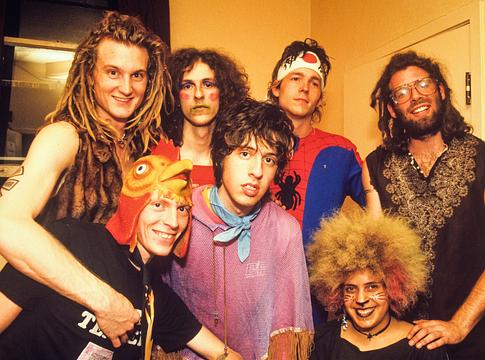 The Moldy Peaches akusztikus koncertet ad a Carnegie Hallban 2026-ban