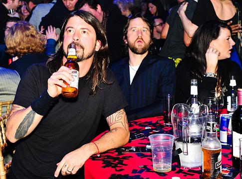 Dave Grohl bevallotta: a „whiskey-sör” énektrükk „all a lie”