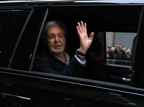 Paul McCartney és Ringo Starr meglepte a Beatles-rajongókat Liverpoolban