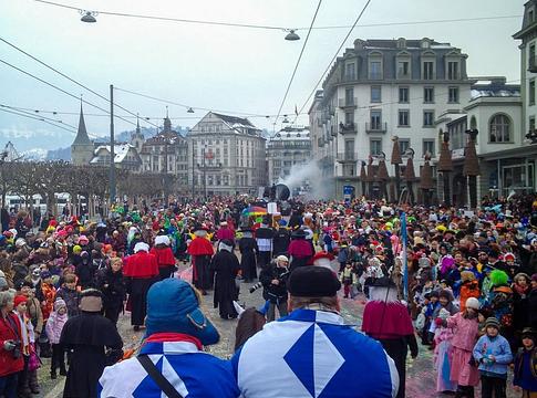 Biztonsági okokból törölték a luzerni Fasnacht techno pop-up eseményét
