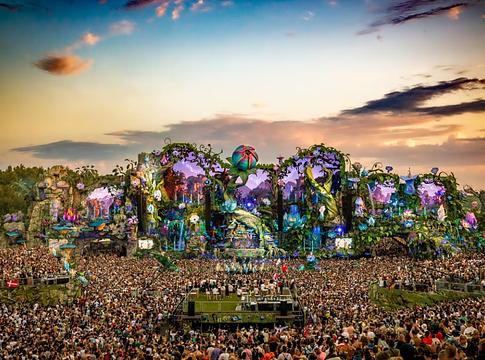Közeleg a Tomorrowland 2026: teljes a jubileumi program